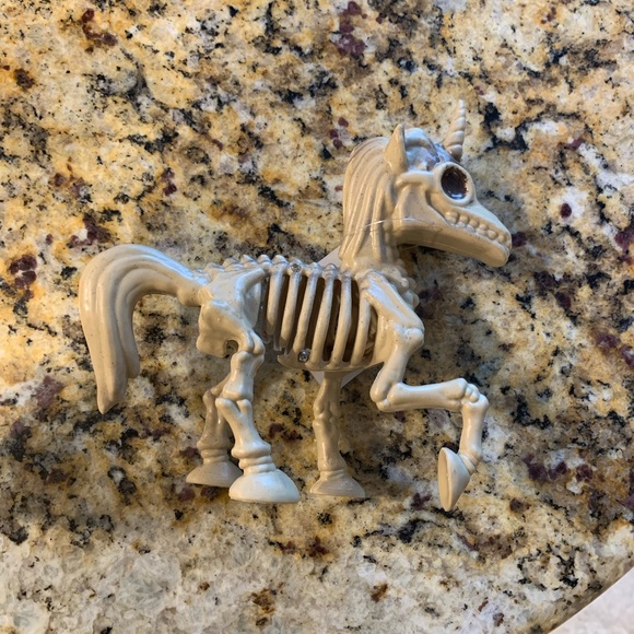 Halloween Unicorn Skeleton Bone Figure Decor ๐ฆ๐ - Picture 3 of 4